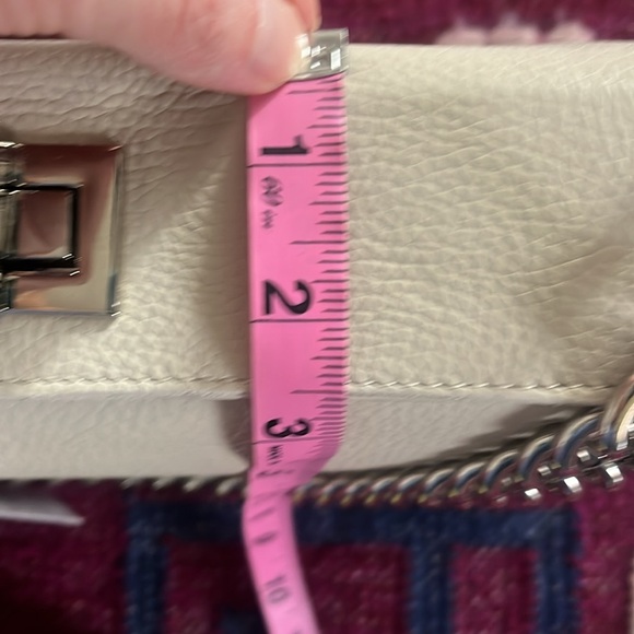 • NWT LEATHER SHOULDER BAG METAL CHAIN IN “LATTE” NEUTRAL CHIC LUXE CROSS BODY• - Picture 15 of 15